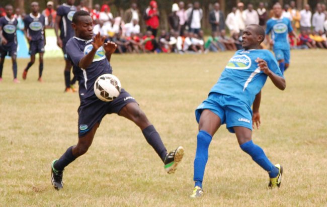 Kaegan Ndemi (R) of Barding Boys battles with Frotone Iradukunda of College Gisenyi. Barding Boys are yet to concede a goal in the championship. 