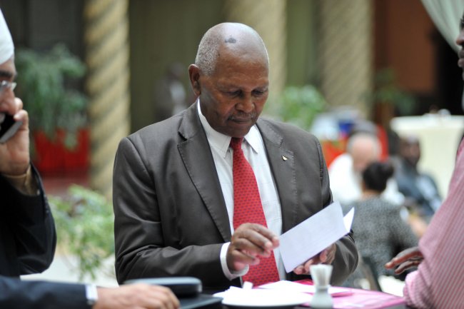 Kipchoge Keino with an order stopping the NOCK elections which have been put on hold until June 21. (Photo by Shutterspeed)